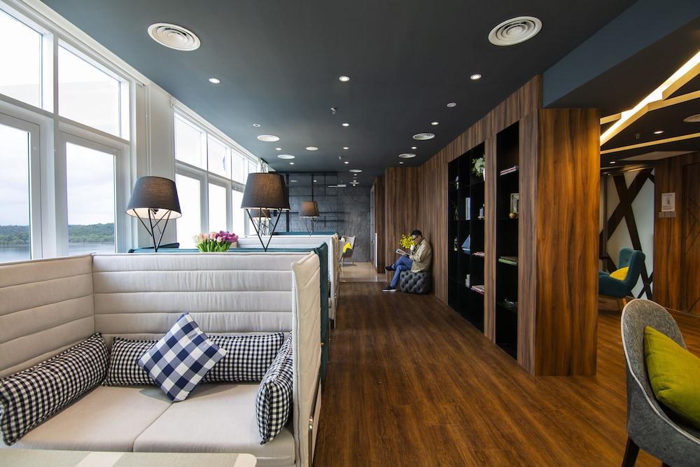 Fraser Place Puteri Harbour Nusajaya  Exterior foto The library