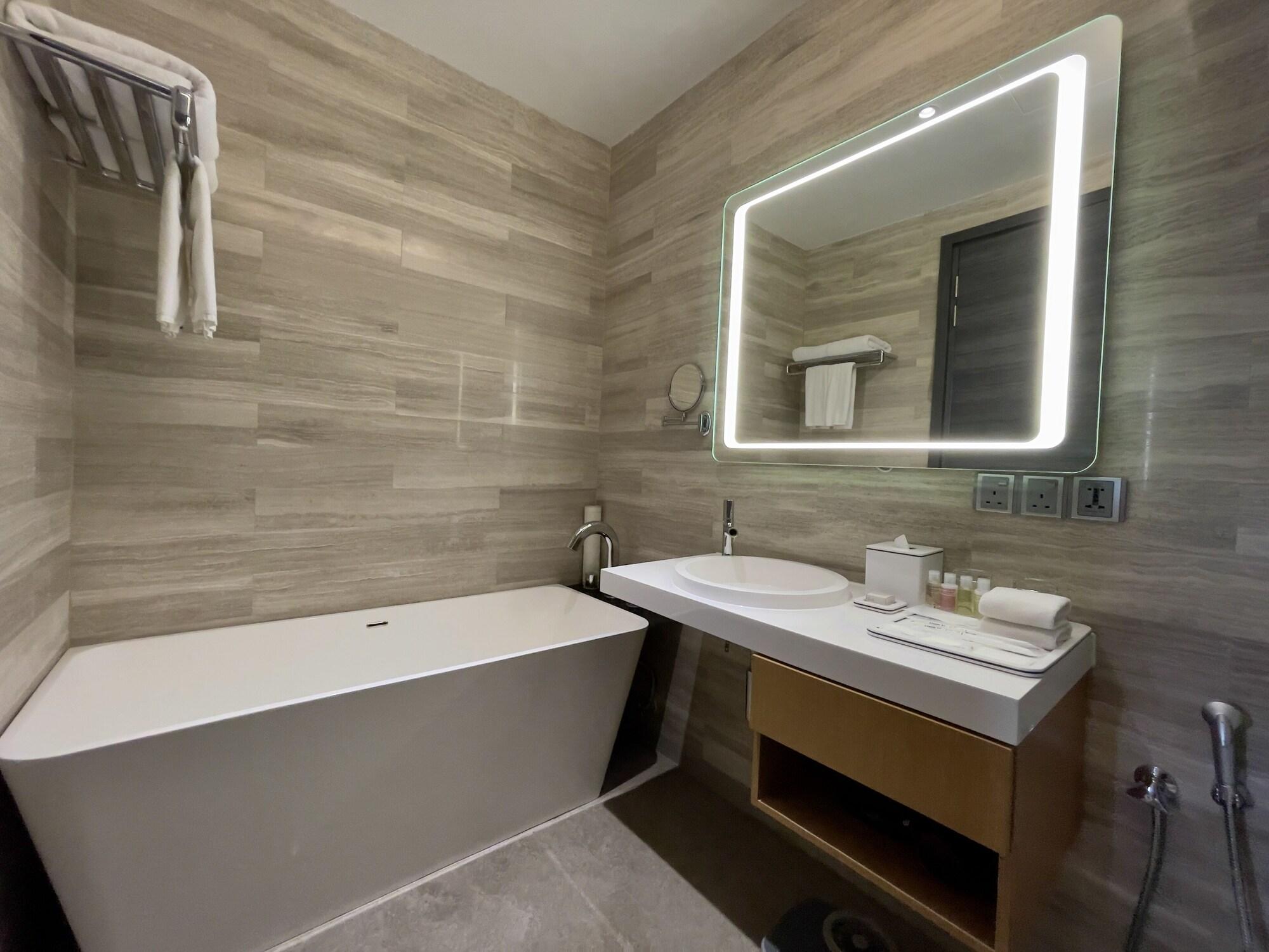 Fraser Place Puteri Harbour Nusajaya  Exterior foto Bathroom
